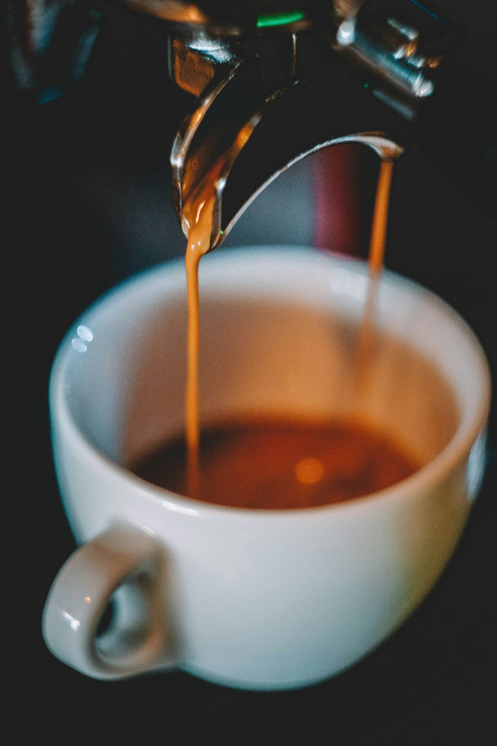 THE STANDARD subscription, coffee poured into a cup from a monthly BROOT 250g bag